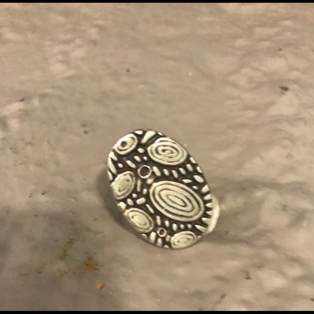 Women’s silver adjustable ring which is man made